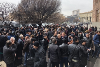 <b>İncəsənət xadimləri ayağa qalxdı - <span style="color:red;">İrəvan qarışdı </b>