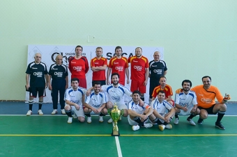 <b>FİDE prezidenti bu dəfə şahmat yox, futbol oynadı</b> 