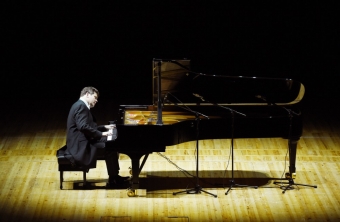 Məşhur pianoçu Bakıda konsert verdi