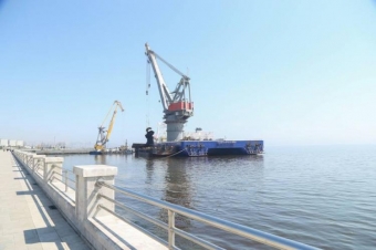 Xəzərin dibindən 445 ton üç gəmi korpusu çıxarıldı