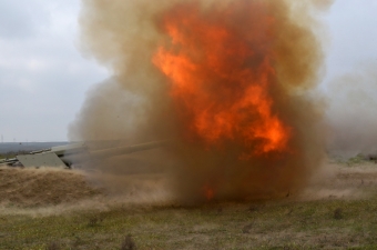 Cəbhə bölgəsində artilleriya bölmələri döyüş atışlı təlimlər keçirib - VİDEO