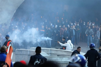 Polislə etirazçılar arasında qarşıdurma - Əlcəzairdə