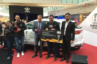 UEFA Avropa Liqasının final oyunun səfirlərinin azarkeşlərlə görüşü olub - FOTOSESSİYA