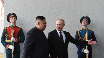 Vladimir Putinlə Kim Çen In arasında geniş tərkibdə görüş başlaydı