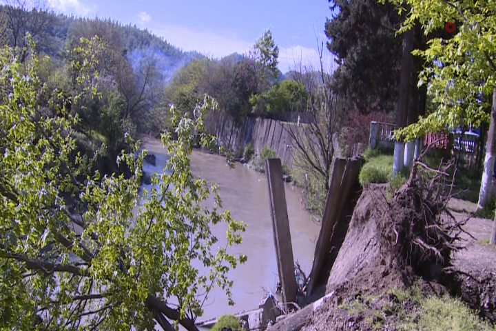 [b]Lənkəran, Cəlilabad və Yardımlı rayonlarında da torpaq sürüşdü - Araşdırma aparılır[/b]