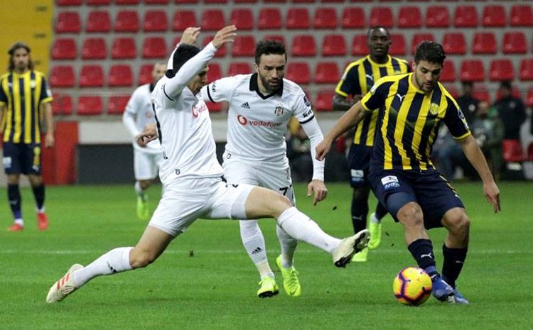 “Beşiktaş” “Qalatasaray”a çatdı