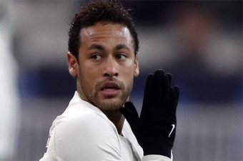 Neymarın azarkeşə yumruq atmasının səbəbi məlum oldu - VİDEO