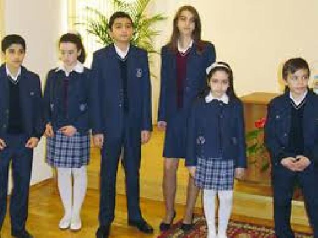 Azərbaycanda saxta məktəbli forması problemi həll olunmayıb - <span style="color:red;">RƏSMİ 