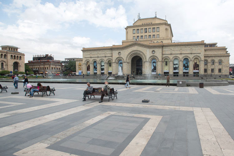 Ermənistan əhalisinin sayı azaldı