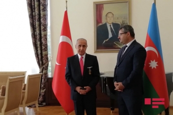 <span style="color:red;">Hikmət Çətin:  “Azərbaycanın sürətli inkişafı məni çox sevindirir”