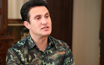 Müğənni xanımı ilə Nabranda - <span style="color:red;">FOTO 