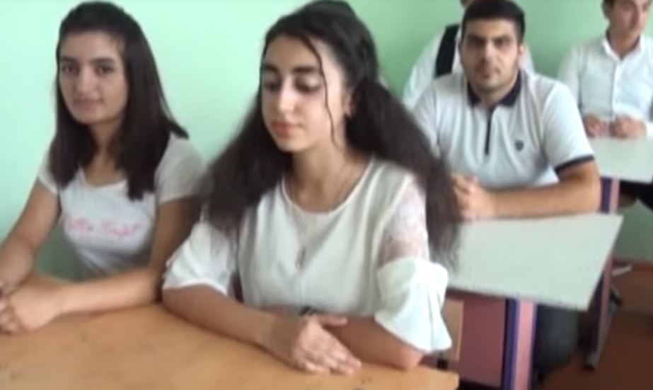 Bir sinfin bütün şagirdləri ali məktəbə qəbul oldu - <span style="color:red;">VİDEO