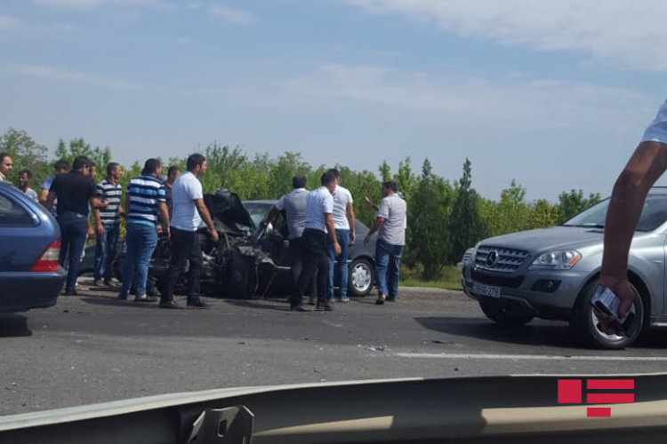 Hacıqabulda iki "Mercedes" toqquşdu, 7 nəfər yaralandı - YENİLƏNİB