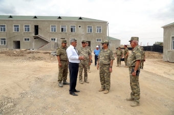 Müdafiə naziri cəbhə zonasında tikilən hərbi hissələrdə olub - VİDEO