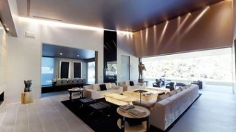 Futbolçu məşhur müğənninin malikanəsini aldı - FOTO