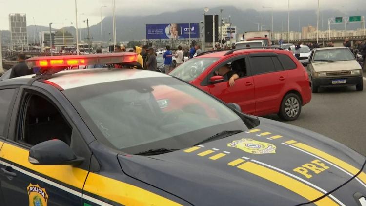 Avtobusda sərnişinləri girov götürən güllələndi
