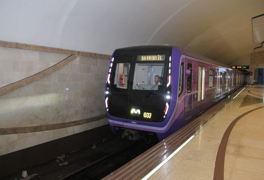 Metroda iki yeni qatar xəttə buraxıldı