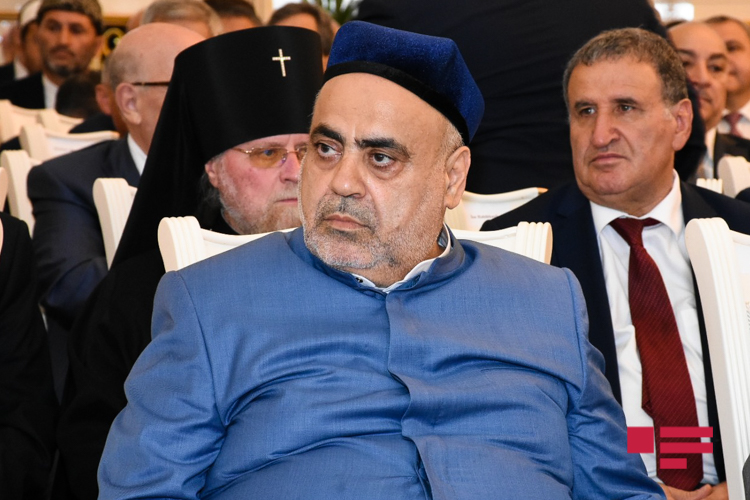 "Bu təriflər məni cızığımdan çıxmağa qoymayacaq" - Şeyxülislam