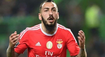 “Qalatasaray” Hollandiyaya göndərdiyi futbolçunun maaşını özü verəcək