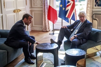 Boris Consonun jesti: Baş nazir nə demək istəyir? - TƏHLİL