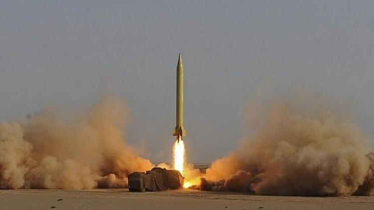 İran yeni raketini sınaqdan keçirdi
