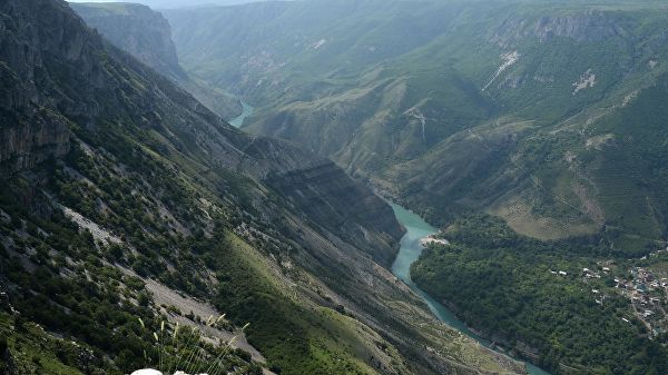 Dağıstanda uçrumdan dərəyə aşan avtomobildə dörd nəfər öldü