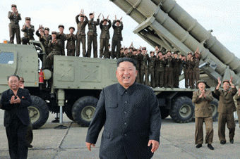 Kim Çen nəhəng raket qurğusunun sınağında