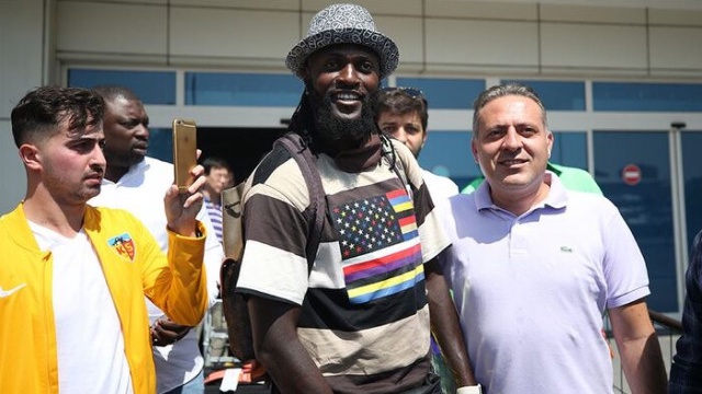 Adabayor Türkiyədəki klubunu dəyişdi