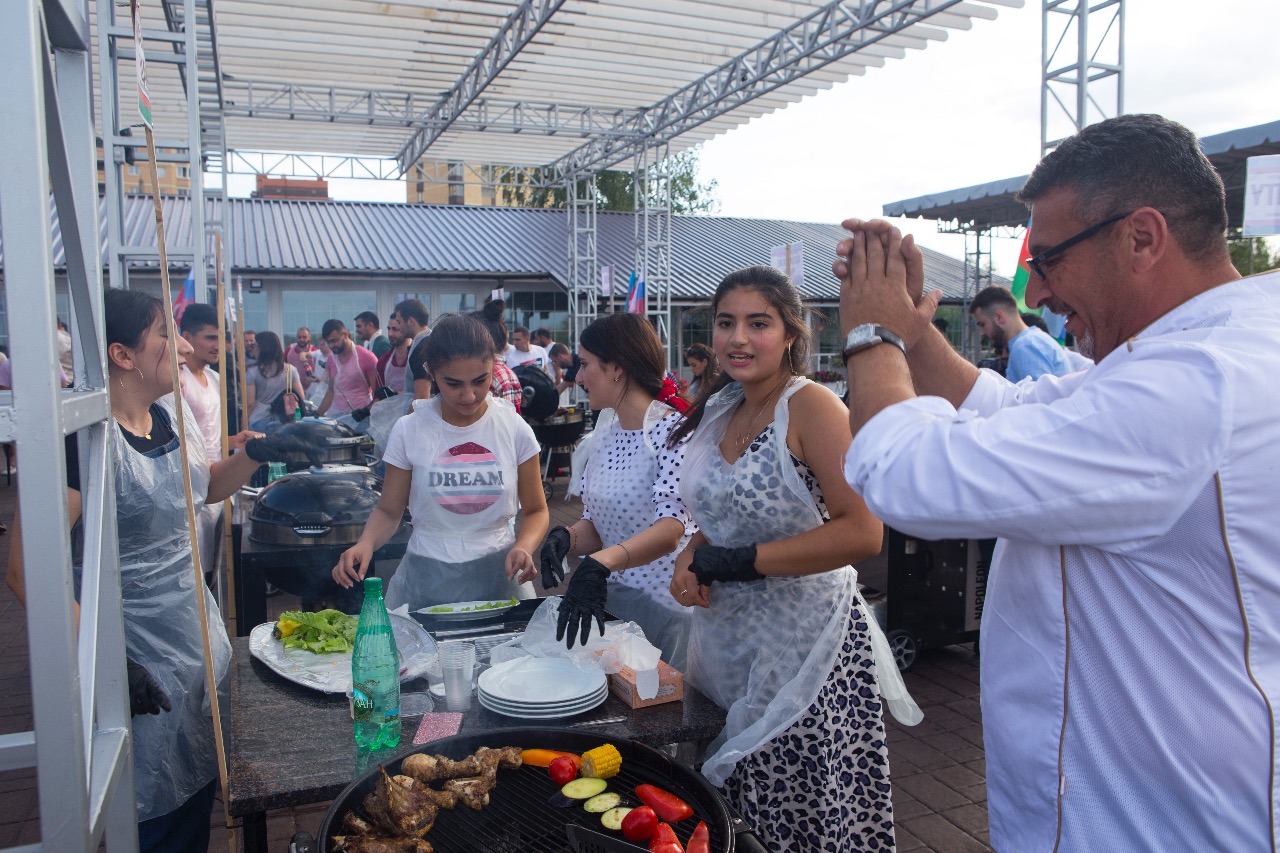 Rusiyanın Azərbaycanlı Gənclər Birliyi Moskvada "Barbekyu festivali" keçirib