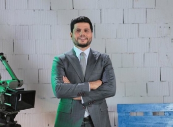 Aparıcı Zaur oğlu ilə - <span style="color:red;">FOTO 