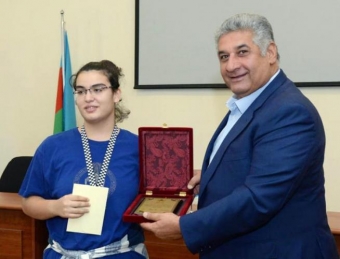 Nazir Avropa birinciliyində uğur qazanan gənc şahmatçılarla görüşdü