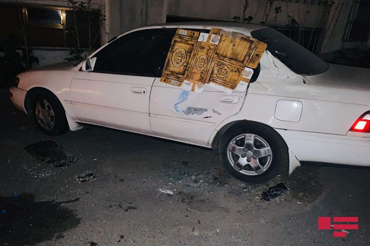 Qadın idarə etdiyi avtomobili səfirlik maşınına çırpıb - FOTO