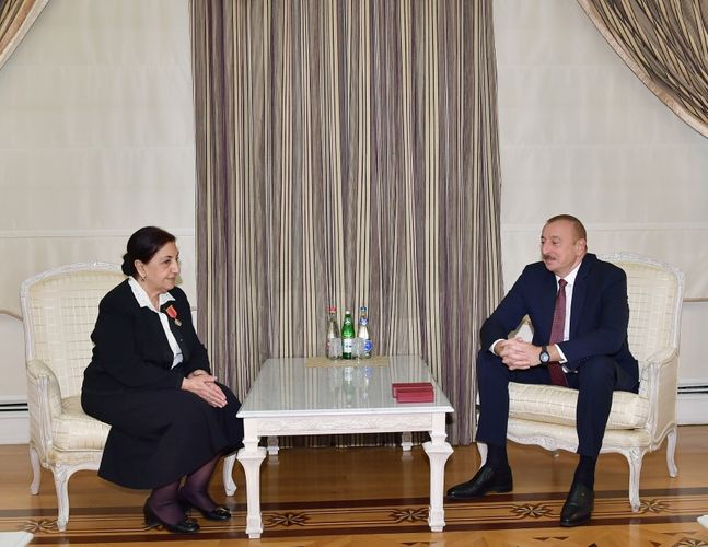Prezident Dilarə Seyidzadəyə “Şərəf” ordenini təqdim etdi
