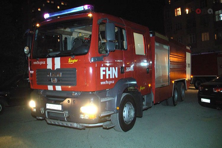 Bakıda ikimərtəbəli ev çöküb