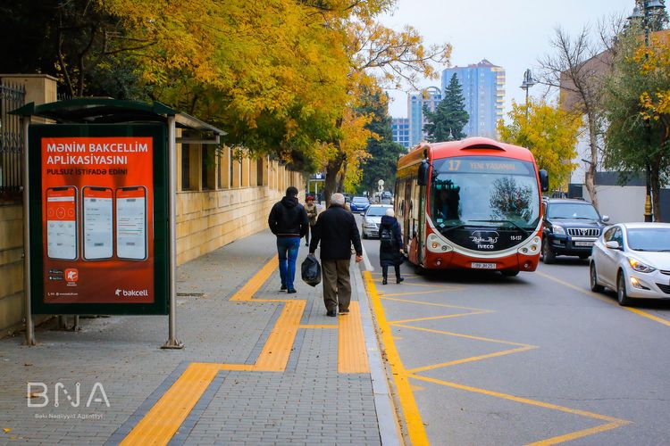 Bakının 5 küçəsində piyada səkisi boyunca taktil döşənib