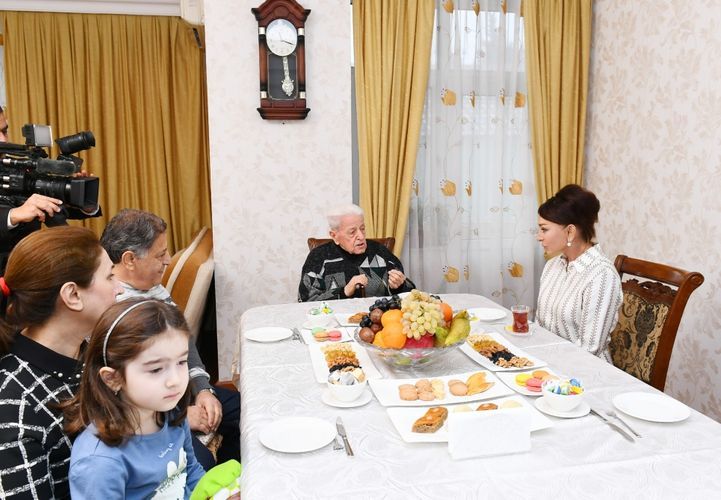 Mehriban Əliyeva Əlibaba Məmmədovun evində qonaq olub