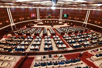 Milli Məclis fəaliyyətini dayandırdı