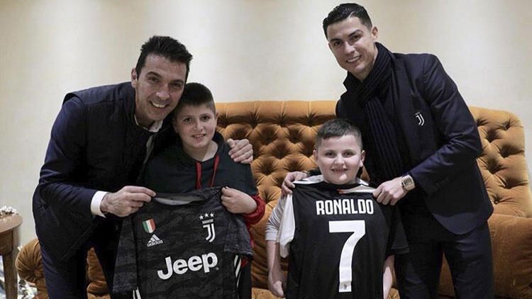 Ronaldo və Buffondan alban uşaqlara sürpriz - FOTO