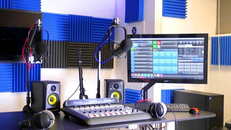 Yeni radio kanalı üçün 5 şirkət mübarizə aparacaq - ADLAR 
