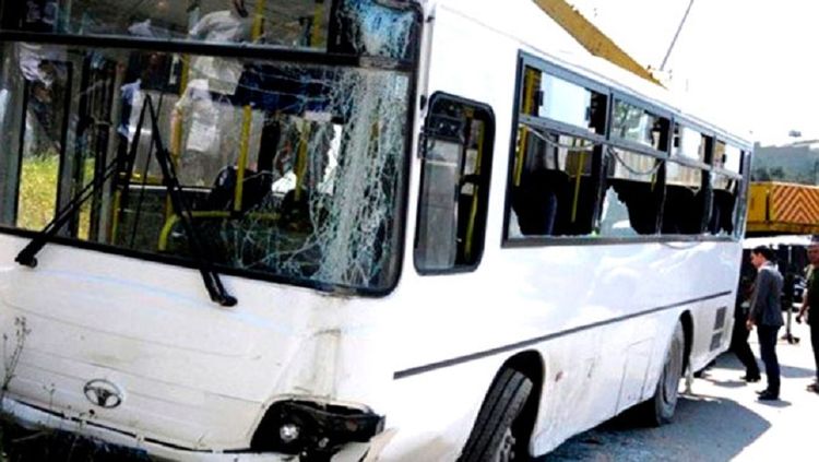 Bakıda sərnişin avtobusu qəzaya uğradı: yaralılar var - YENİLƏNİB