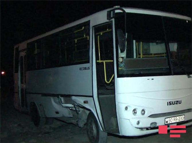 "KİA" avtobusla toqquşdu, 6 nəfər xəstəxanaya düşdü