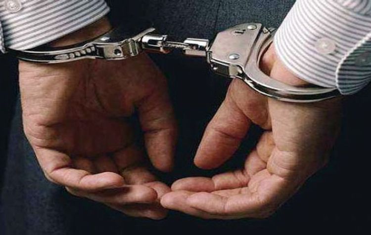 Polis saxladı, qaşıq udub qaçmaq istədi, yenə saxlandı 