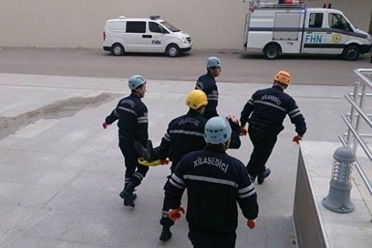 Bakıda mənzildə kişi meyiti tapılıb
