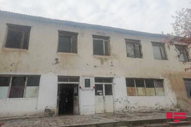 Təmirsiz və qəzalı vəziyyətdə məktəb binası - FOTO