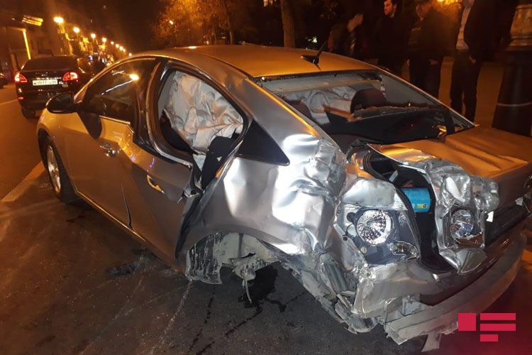 Bakıda üç maşın toqquşub, xəsarət alanlar var - FOTO - VİDEO