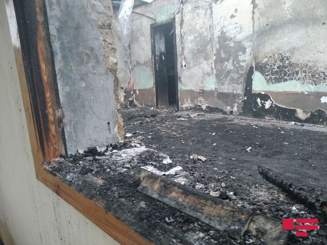 Cehizlərlə birgə bütün evi yandı: kənd camaatı yığışdı, icra başçısı da gəldi - FOTOLENT