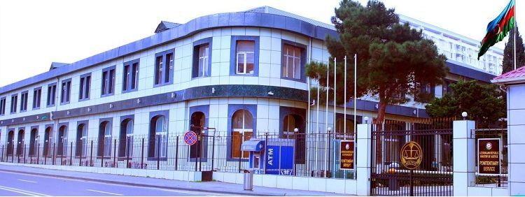 Xəstə məhkuma heroin keçirərkən tutuldu