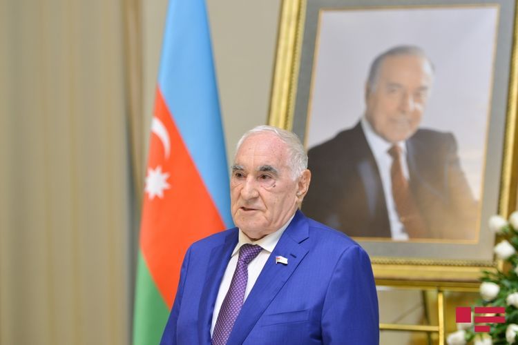 Ağsaqqallar Şurasının sədri Prezidenti və Birinci vitse-prezidenti təbrik etdi