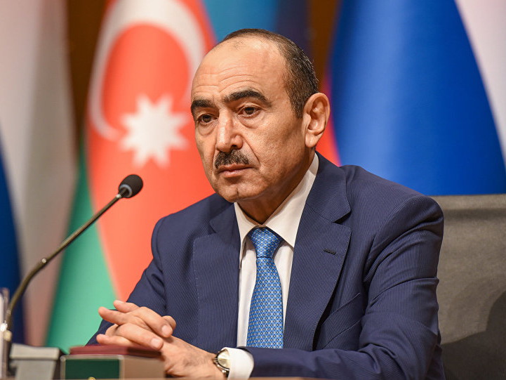 <b>"Düşmənin məqsədi bu idi...<span style="color:red;">- Əli Həsənov Xocalı faciəsindən yazdı</b> 
