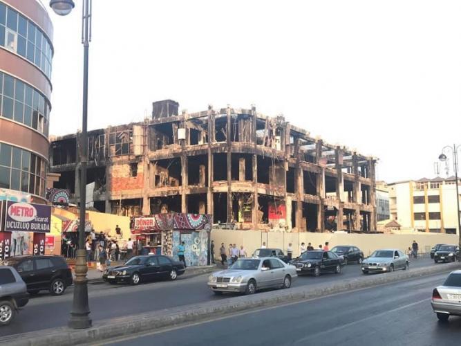 Bakıda ticarət mərkəzi SÖKÜLÜR
